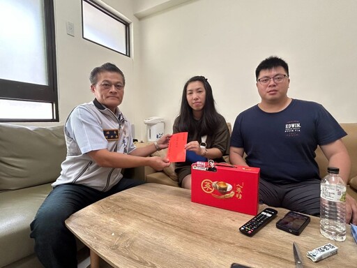 慰問術後休養袍澤 宜蘭軍服站溫馨祝早日康復