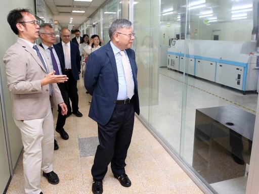 共同培育高端技術人才 全球PCB龍頭臻鼎捐贈龍華科大壹仟萬元