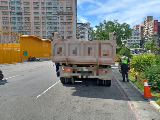 強力取締違規大型車 中和警 「活動式地磅」出擊