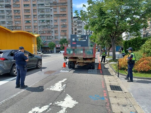 強力取締違規大型車 中和警 「活動式地磅」出擊