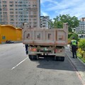 強力取締違規大型車 中和警 「活動式地磅」出擊