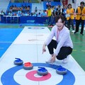 高虹安地板冰壺初體驗 處女秀命中紅心「開壺」搏滿堂彩