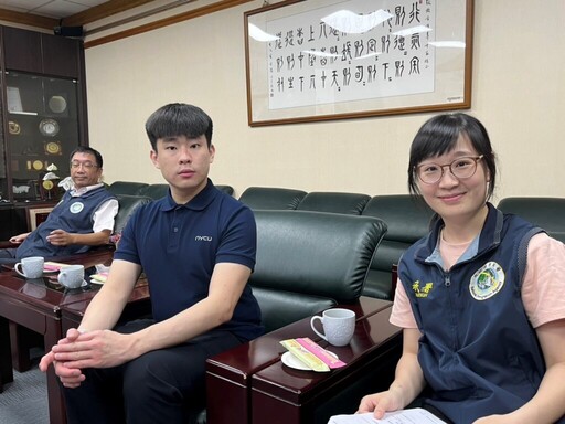 移民署竹市站獻祝福 陽明交大博士生許汯洧榮獲總統教育獎