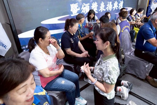 同濟會竹苗區再創新舉!「孝親楷模」首登場,跪膝奉茶親情引熱淚