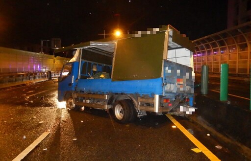 水果批發商駕車欲補貨 疑視線不佳自撞分隔島