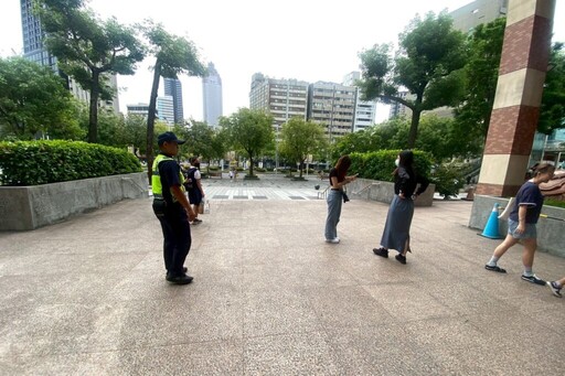 開學囉 警察重機護交通 管弦樂團迎新生超熱鬧