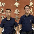 車輛爆胎停路中 文一警暖心解圍護安全