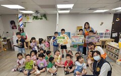 波麗士走入教保中心 攜親子說故事 開心體驗小警察