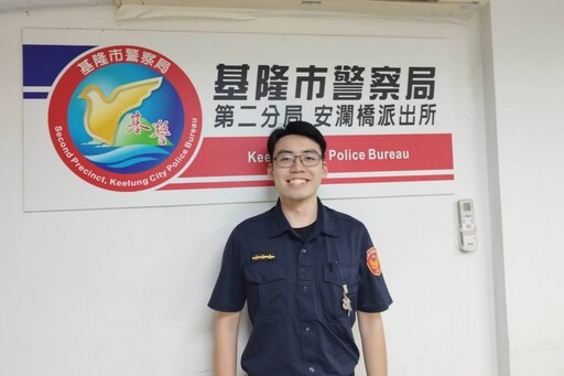 老翁深夜迷途 警助返家