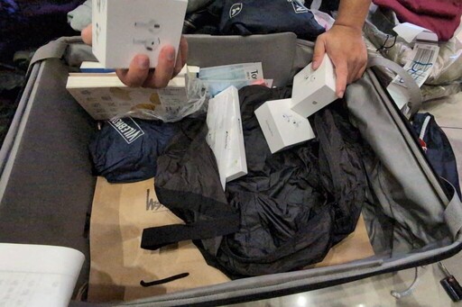 鎖定賣場高價藍芽耳機行竊 警跟監埋伏人贓俱獲