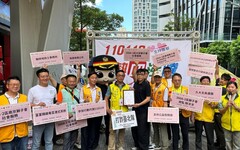 熱血捐血愛心不間斷 信義分局宣導反毒識詐守護民眾安全