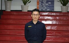 我的錢飛了 1萬5 千元散落馬路巡邏警火速撿回物歸原主