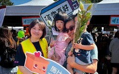 豐邑攜手家扶陪伴弱勢冬暖同行 「百合公益」義賣串起城市溫度