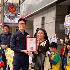 小小波麗士參訪派出所 警攜手推校園安全教育