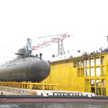 原型艦海鯤軍艦順利完成浮船作業移至乾塢