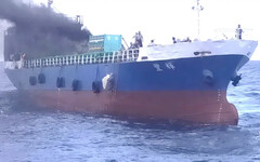 我國籍輝豐號貨輪在高雄港西南海域發生火警