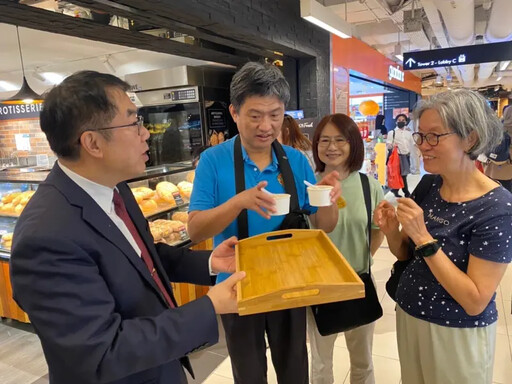 黃偉哲新加坡超市示範台南芒果吃法