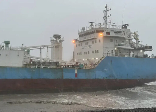印尼籍依莉安娜號貨輪順利移除245.2噸殘油