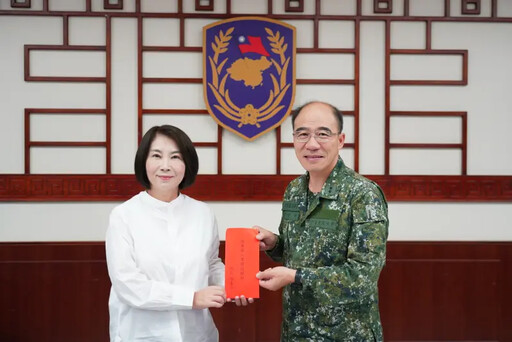 周春米感謝國軍 親自率團八軍團敬軍慰問