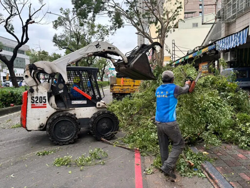 哪裡有需要 中市府救災隊馳援高雄、基隆