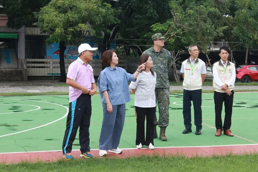 周春米視察康芮颱風後校園復課狀況