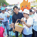 中市民野餐日登場 盧秀燕備零食與民眾分享