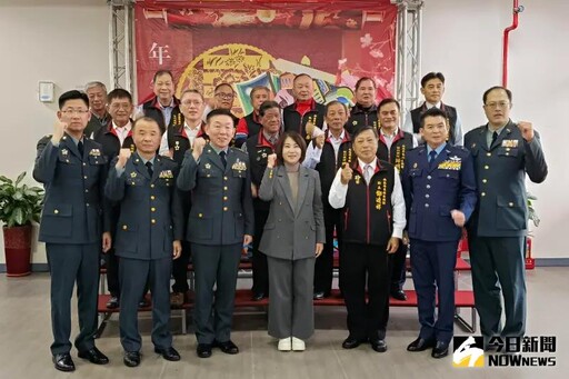 周春米出席屏東後備表揚晉任軍職與傑出幹部