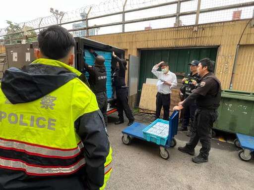 中部最大現鈔護送 警荷槍押送億元現鈔入庫