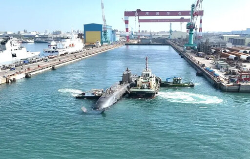 台船承造海鯤號潛艦完成傾側及準潛航試驗