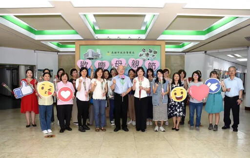 高市警局提前溫馨送花 致敬堅強母職警察