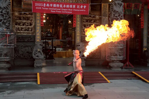 2025龍舟賽 黃偉哲安平開台天后宮點燈祈福