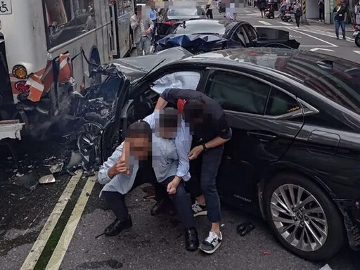 78歲男暴衝釀8傷! 無照原因曝:考照太難