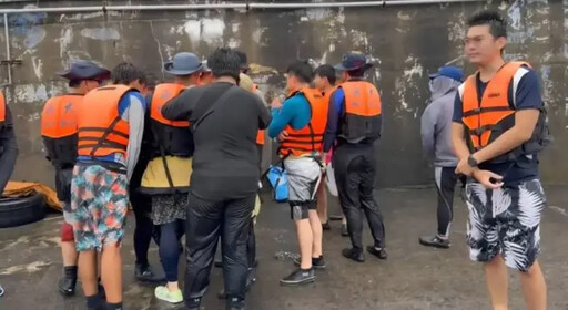 驚險!學生八斗子海訓遇浪翻船 31人都獲救