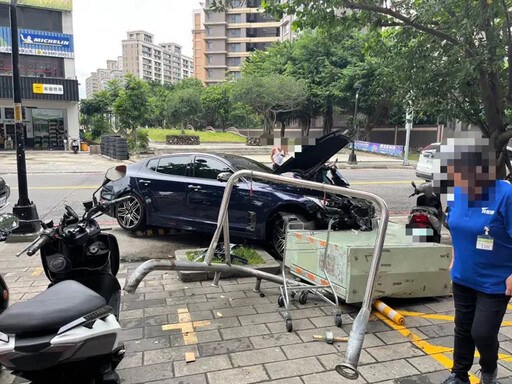 家樂福前驚魂!三重男為撿「蛋撻」撞變電箱