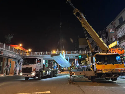 中市建設局3天高效拆除天橋 市民直呼便利