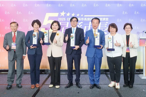 再奪五星市長 陳其邁:自信勇敢前進