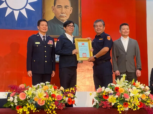 出席警察節大會 陳其邁鞠躬肯定治安表現
