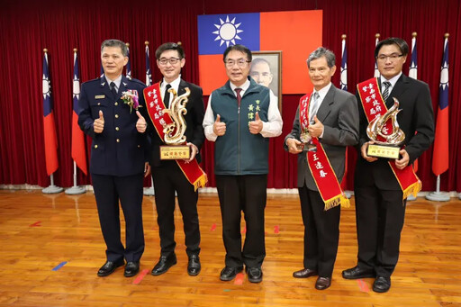 黃偉哲感謝員警同仁保護人民財產