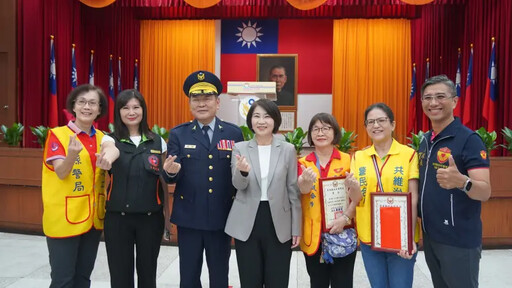 慶祝警察節 周春米表揚模範警察
