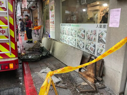 17歲少年和父母爭吵後跳樓 招牌變形喊救命