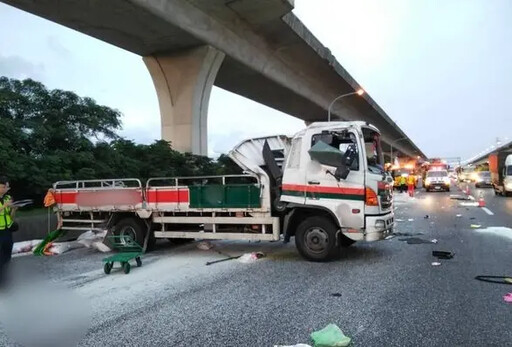 國道事故釀三傷 貨車為閃揮手男失控翻三圈