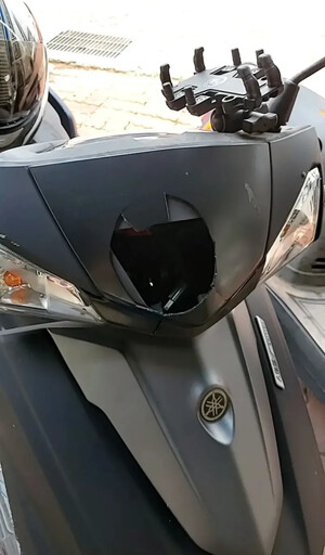 雲科大學生騎車遭空襲!芒果砸破車殼留大洞