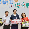 79歲國中畢業圓夢 獲選模範生與市長合影