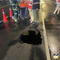 京華城基地前塌陷 1.5公尺坑洞原因待查