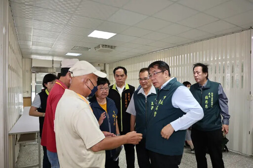 黃偉哲感謝受災戶成為重建家園得力助手