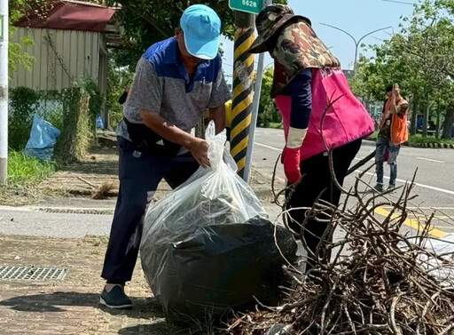 黃偉哲感謝受災戶成為重建家園得力助手
