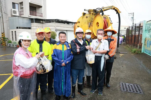 楊柳颱風進逼 陳其邁趕赴燕巢確保防汛工作