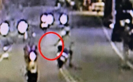 情變失控? 男子夜市揮刀狂飆