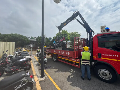 汽車停車場入口竟成機車停車場 警開23罰單