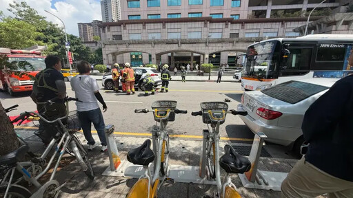 板橋站前車禍 公車撞鬼切計程車3人傷
